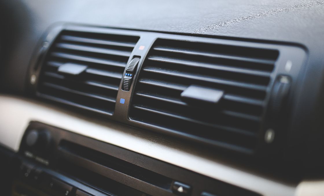 Como, quando e onde carregar o ar condicionado auto?