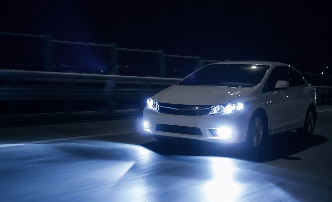 Como fazer a manutenção das lâmpadas e luzes do seu carro